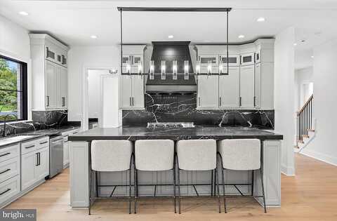 35Th, ARLINGTON, VA 22207