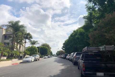 Keswick St, Winnetka, CA 91306