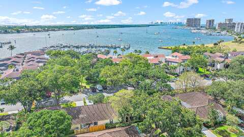 Twelve Oaks, NORTH PALM BEACH, FL 33408