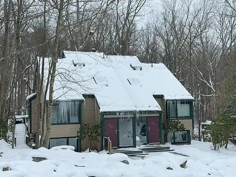 Laurel Pond, FARMINGTON, PA 15437