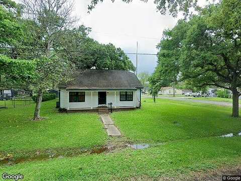 1St, SWEENY, TX 77480