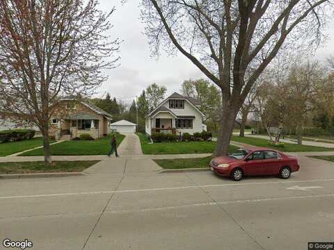 Wells, MILWAUKEE, WI 53208