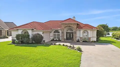 Divya, NEDERLAND, TX 77627