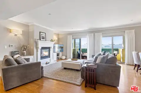 Amherst Ave, Los Angeles, CA 90025