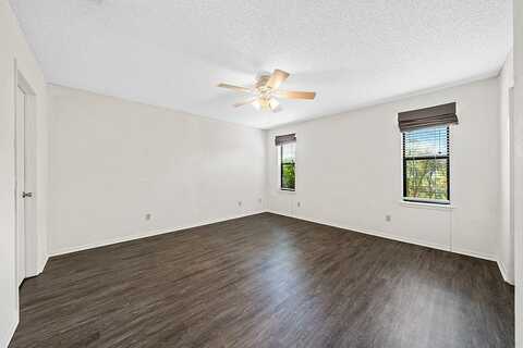 Stephanie, KERRVILLE, TX 78028