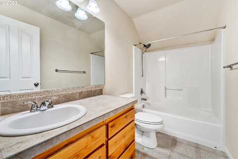 Brittany, OREGON CITY, OR 97045