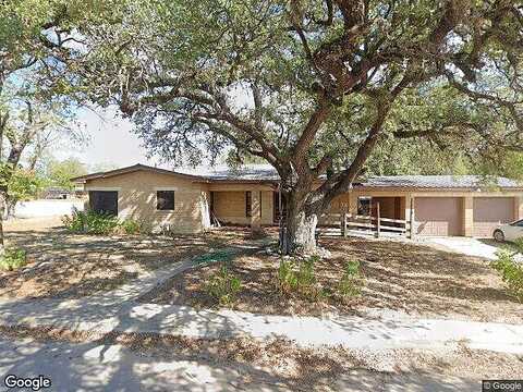 Moore, DEVINE, TX 78016