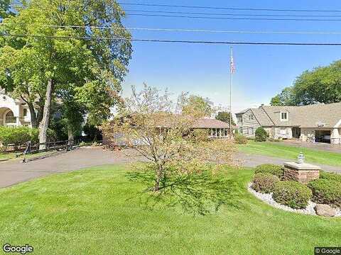 Beach Park, PEWAUKEE, WI 53072