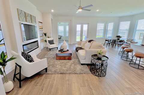 Pin Oak Hls, Seguin, TX 78155