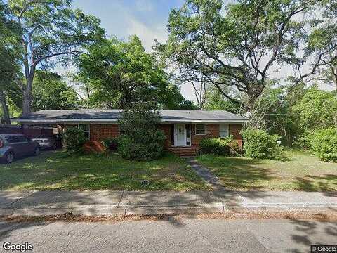 Preston Court, Tallahassee, FL 32304