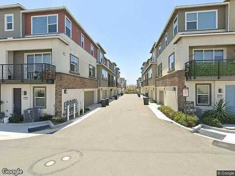 Carmona, LAKE FOREST, CA 92630