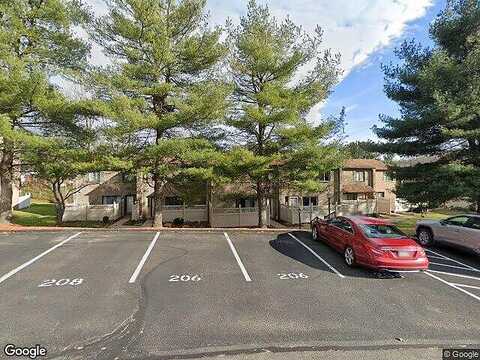 Williamsburg Ln, Murrysville, PA 15632