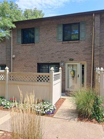 Williamsburg Ln, Murrysville, PA 15632