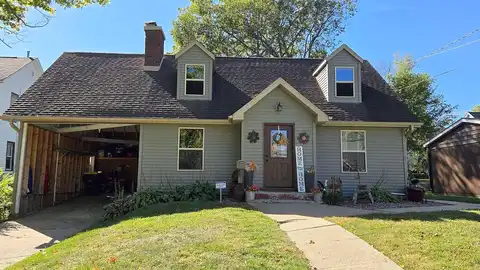 Maple, LANCASTER, WI 53813