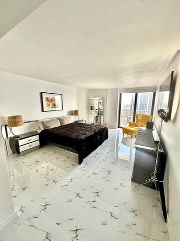 6423 Collins Ave, Miami Beach, FL 33141