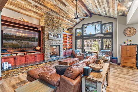 Gannet Lane, Sunriver, OR 97707