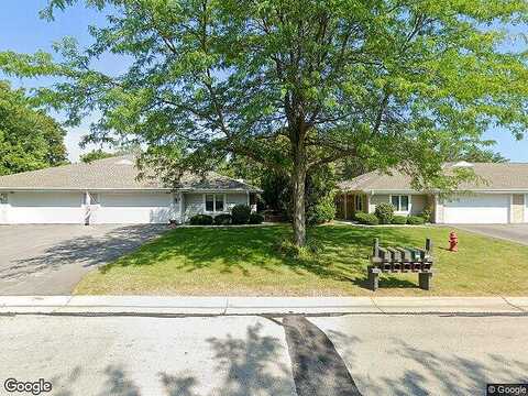Mequon Square, MEQUON, WI 53092