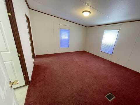 Oak, PULASKI, VA 24301