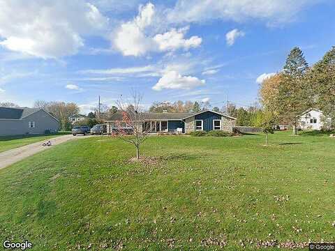 Country, PEWAUKEE, WI 53072