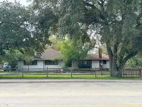 University Dr, Hempstead, TX 77445