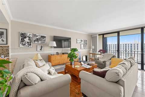 11113 Biscayne Blvd, Miami, FL 33181