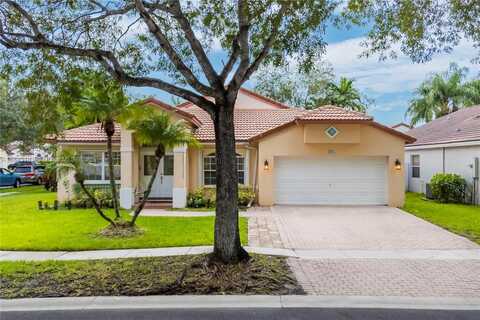 1061 NW 185th Ter, Pembroke Pines, FL 33029
