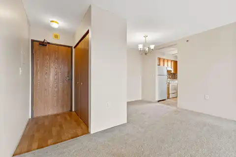 Woodlake, MINNEAPOLIS, MN 55423