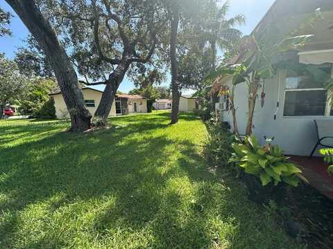 2002 SW Natura Blvd, Deerfield Beach, FL 33441