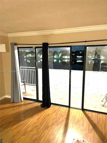 9359 Fontainebleau Blvd, Miami, FL 33172
