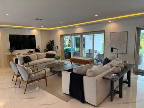 1001 Diplomat Pkwy, Hallandale Beach, FL 33009