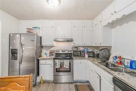 Creekview, CONYERS, GA 30012