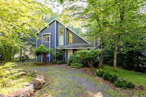 Chandus, TOBYHANNA, PA 18466