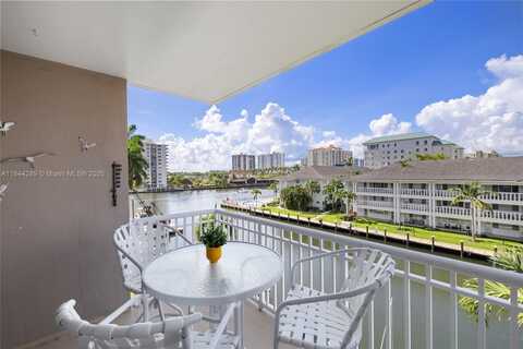 2880 NE 33rd Ct, Fort Lauderdale, FL 33306