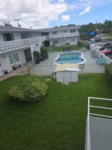 3847 S Cir Dr, Hollywood, FL 33021