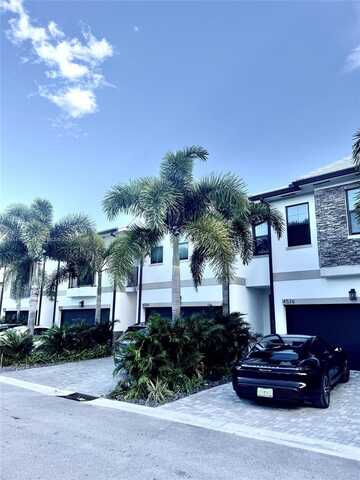 4536 S Aqua Bella Ln, Dania Beach, FL 33312