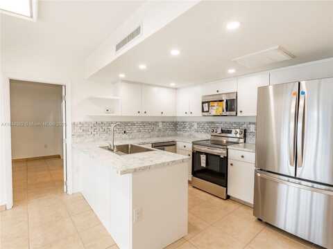 16331 Willow Creek Dr, Miami Lakes, FL 33014