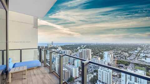 88 SW 7th St, Miami, FL 33130