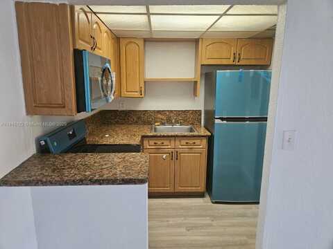 8001 W 6th Ave, Hialeah, FL 33014