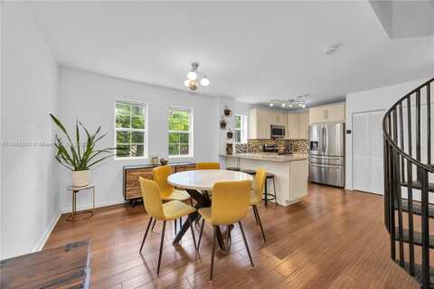 2850 Coconut Ave, Miami, FL 33133
