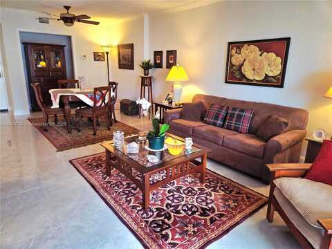 4350 Hillcrest Dr, Hollywood, FL 33021
