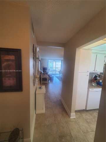319 NE 14th Ave, Hallandale Beach, FL 33009