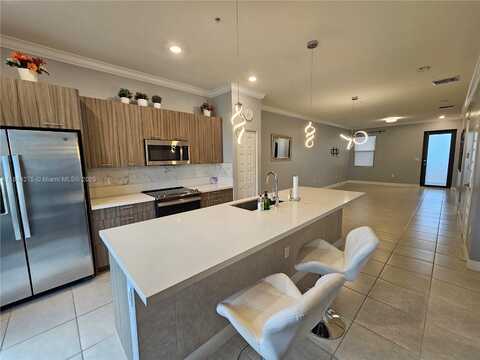 7905 NW 104th Ave, Doral, FL 33178