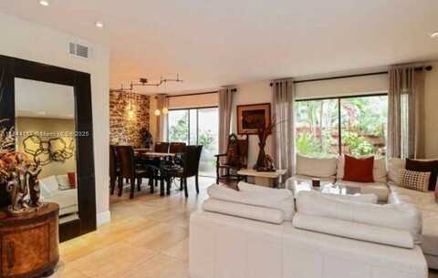 2991 Lakewood Ln, Hollywood, FL 33021