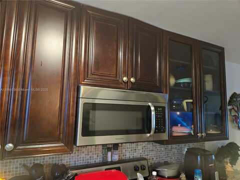 115 Royal Park Dr, Oakland Park, FL 33309