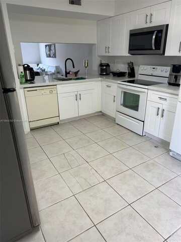 14931 SW 82nd Ter, Miami, FL 33193