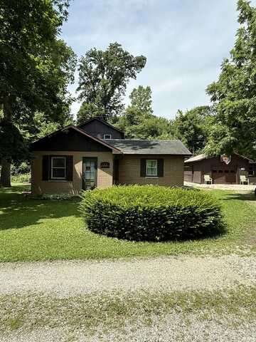 1446 Harbours Woodland Court, Winchester, IN 47394