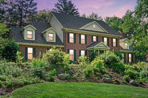 120 Monastery Hill Dr, Oconomowoc, WI 53066