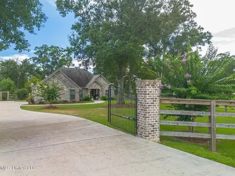 16 Oak Haven Drive, Poplarville, MS 39470