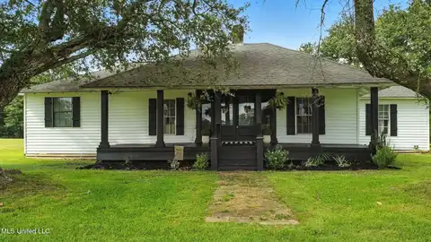 42 Barth Road, Poplarville, MS 39470