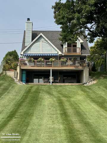 1407 N River, Saint Clair, MI 48079